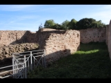 02294 ostia - regio v - insula xi - portico del monumento repubblicano (v,xi,4) - porticus - 1. laden - bli ri sueden - 01-2024.jpg